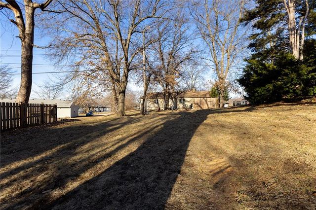 4900 Norwood Court, Kansas City, MO 64133