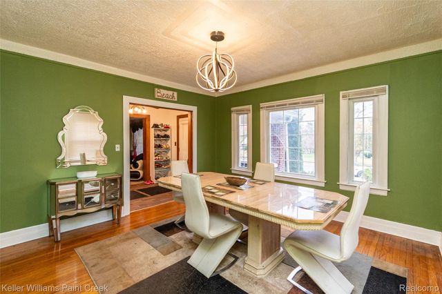 92 E Iroquois Road, Pontiac, MI 48341