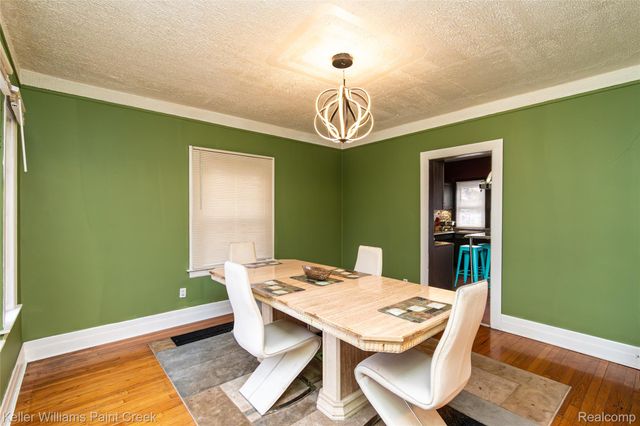 92 E Iroquois Road, Pontiac, MI 48341