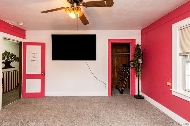 92 E Iroquois Road, Pontiac, MI 48341