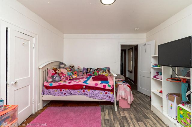 92 E Iroquois Road, Pontiac, MI 48341