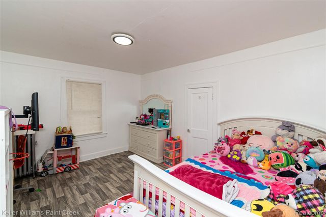 92 E Iroquois Road, Pontiac, MI 48341