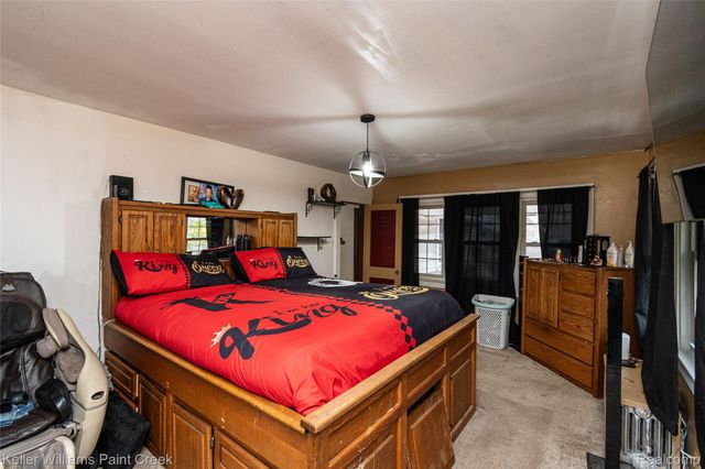 92 E Iroquois Road, Pontiac, MI 48341