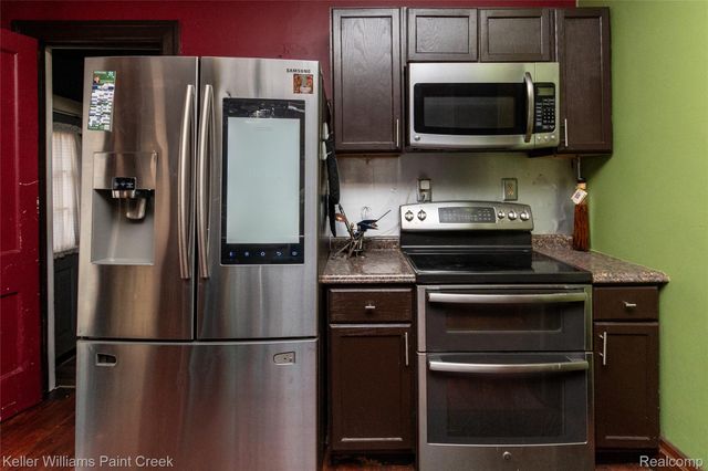 92 E Iroquois Road, Pontiac, MI 48341