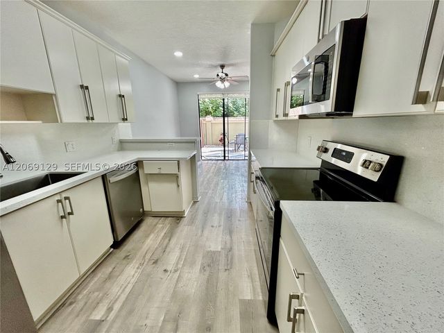 607 NE 35th Ave 607, Homestead, FL 33033