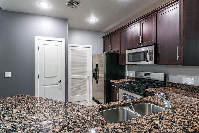 945 E PLAYA DEL NORTE Drive 1008, Tempe, AZ 85288