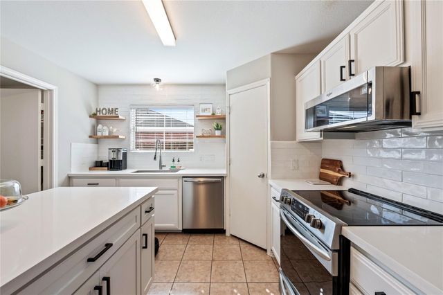 5404 Rio Alamo Street, Rosharon, TX 77583