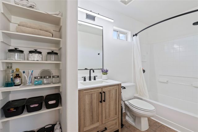 5404 Rio Alamo Street, Rosharon, TX 77583