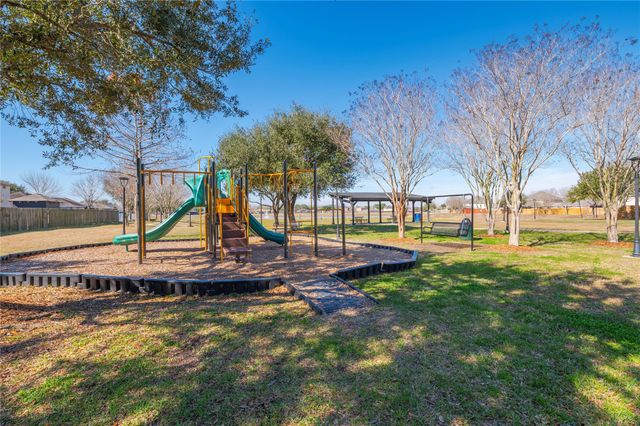 5404 Rio Alamo Street, Rosharon, TX 77583