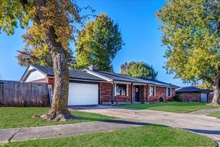 344 W Forest Drive, Mustang, OK 73064