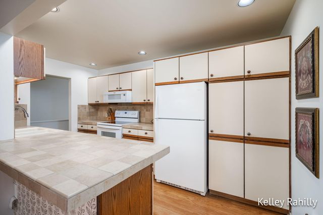 6587 Waybridge Drive SE, Grand Rapids, MI 49546