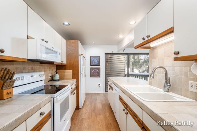 6587 Waybridge Drive SE, Grand Rapids, MI 49546