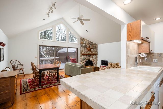 6587 Waybridge Drive SE, Grand Rapids, MI 49546