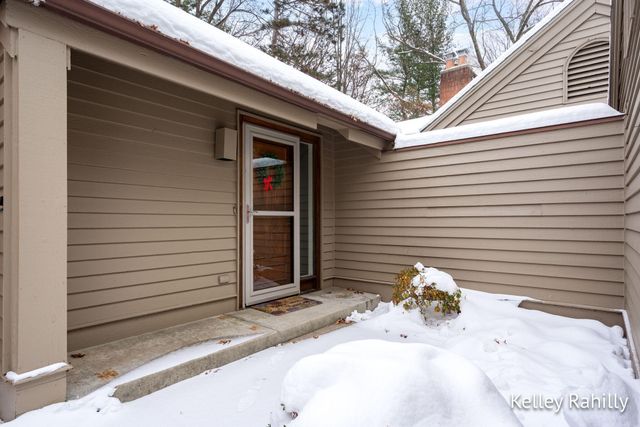 6587 Waybridge Drive SE, Grand Rapids, MI 49546