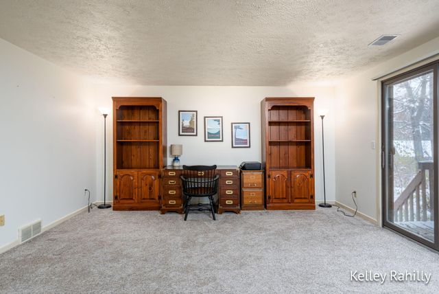 6587 Waybridge Drive SE, Grand Rapids, MI 49546