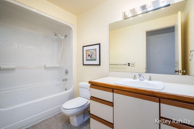 6587 Waybridge Drive SE, Grand Rapids, MI 49546