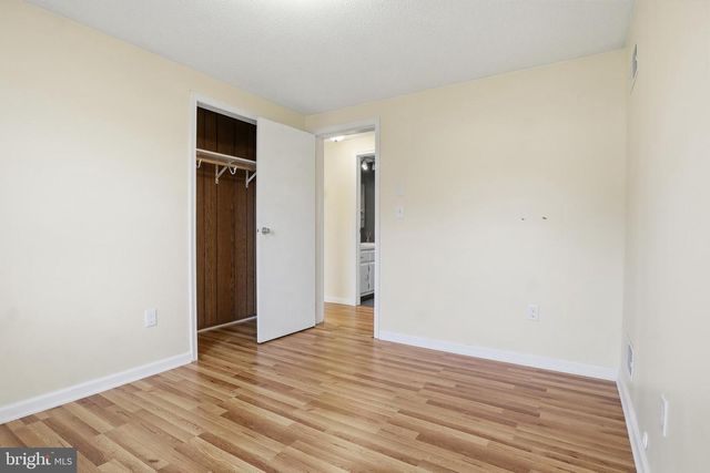 77 E LOCUST LN, New Oxford, PA 17350