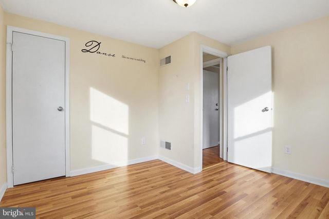 77 E LOCUST LN, New Oxford, PA 17350