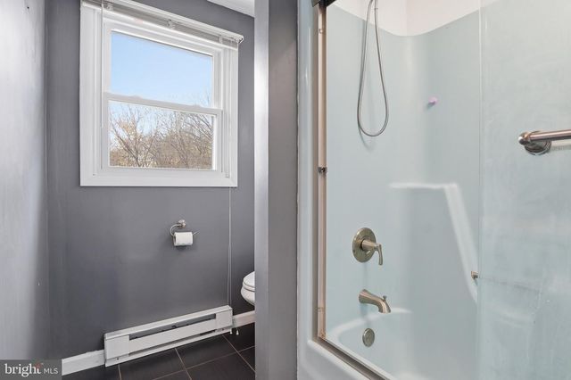 77 E LOCUST LN, New Oxford, PA 17350