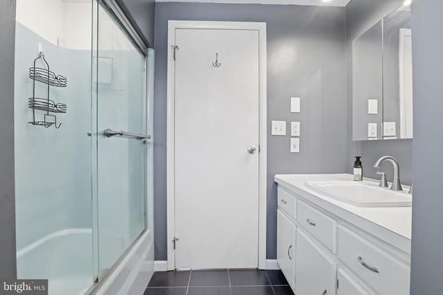 77 E LOCUST LN, New Oxford, PA 17350