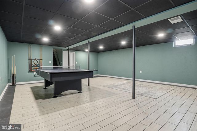 77 E LOCUST LN, New Oxford, PA 17350