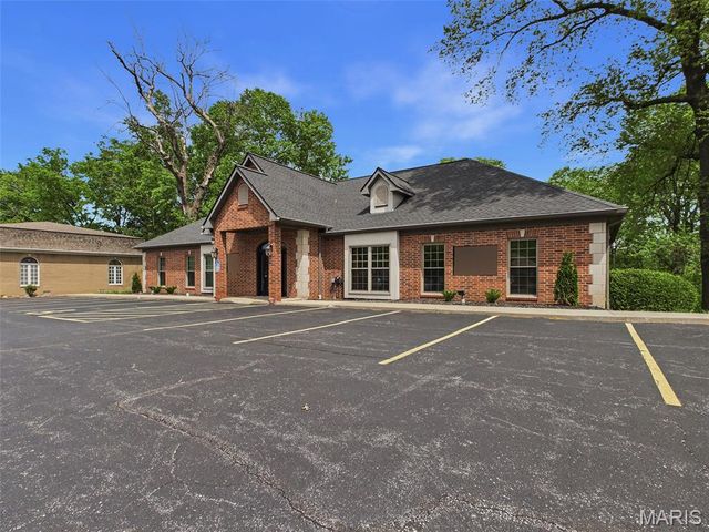 5 Executive Woods Court, Swansea, IL 62226