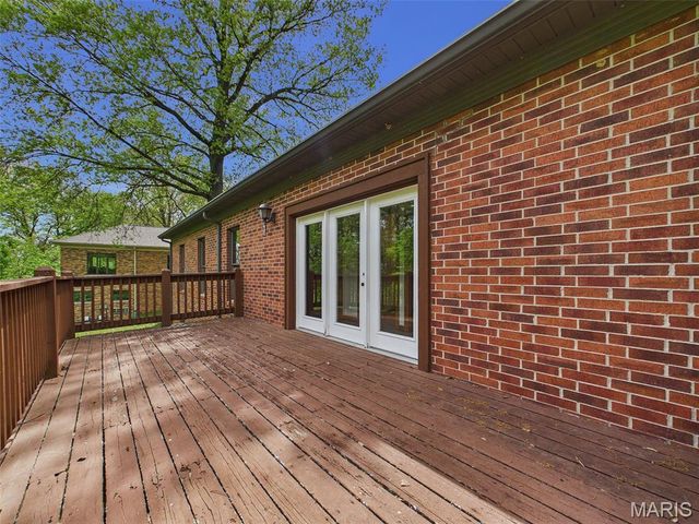 5 Executive Woods Court, Swansea, IL 62226