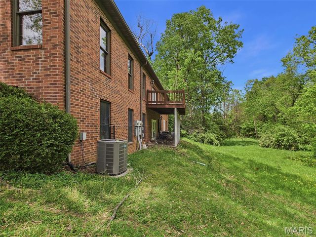 5 Executive Woods Court, Swansea, IL 62226