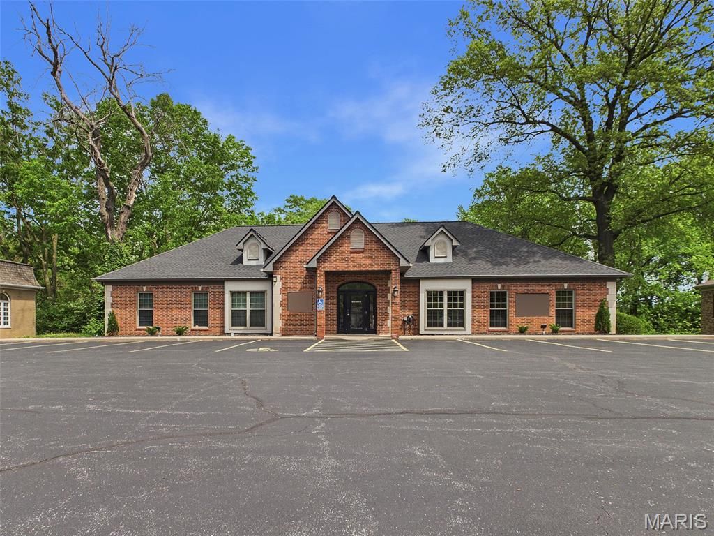 5 Executive Woods Court, Swansea, IL 62226