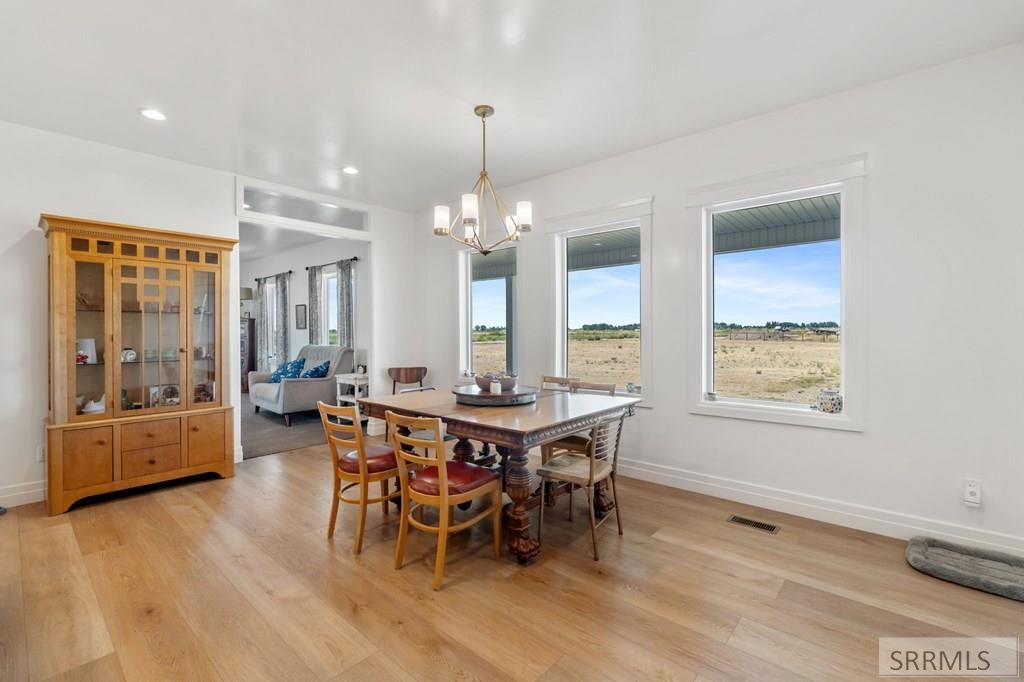 Image 11 of property listing at 956 E 1100 N, Shelley, ID 83274