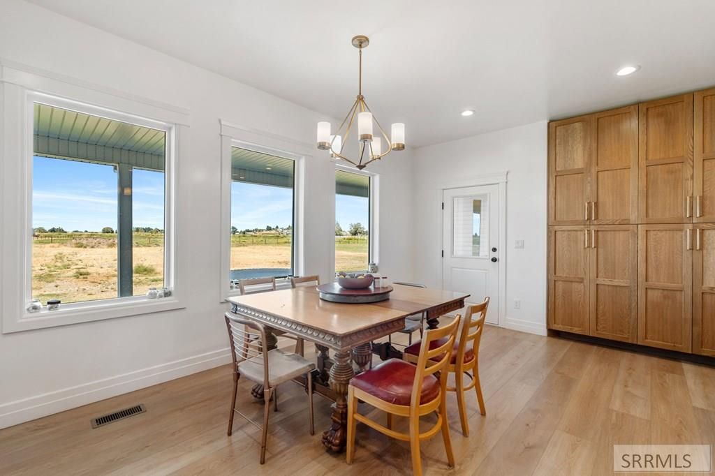 Image 14 of property listing at 956 E 1100 N, Shelley, ID 83274