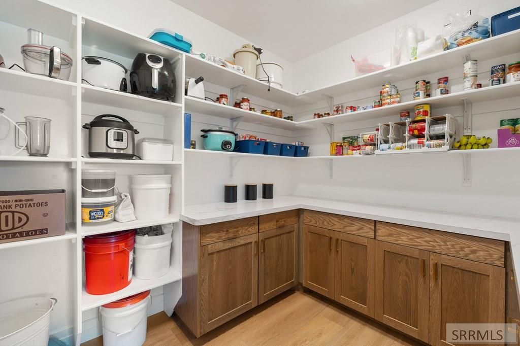 Image 20 of property listing at 956 E 1100 N, Shelley, ID 83274