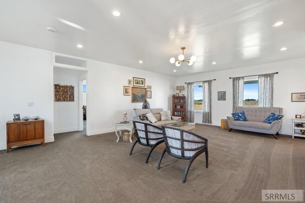 Image 3 of property listing at 956 E 1100 N, Shelley, ID 83274