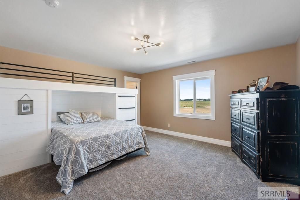 Image 37 of property listing at 956 E 1100 N, Shelley, ID 83274