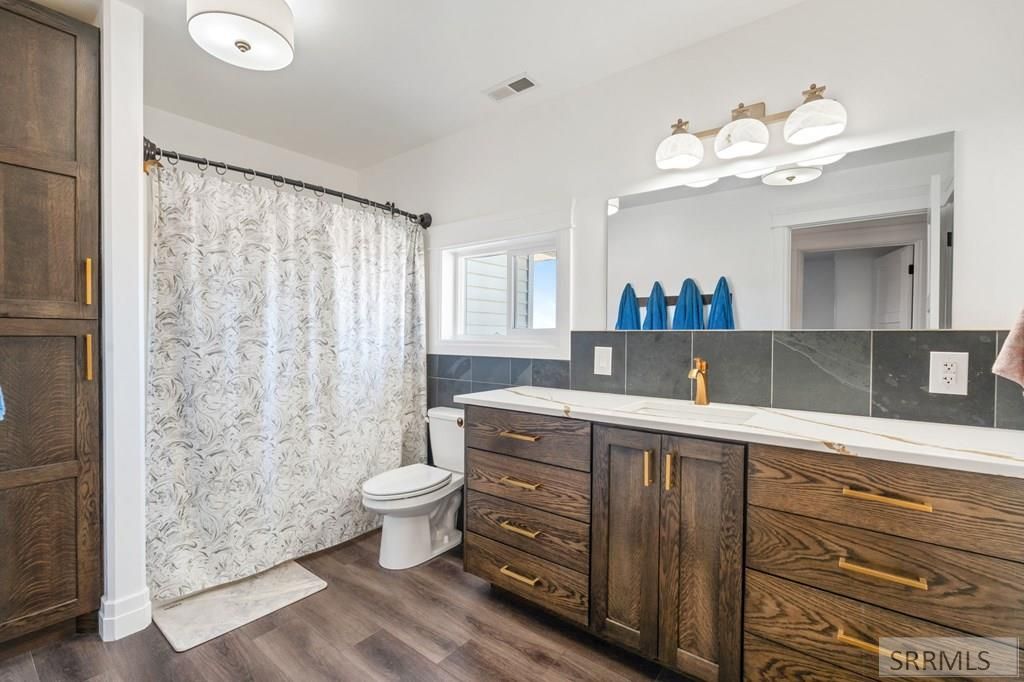 Image 42 of property listing at 956 E 1100 N, Shelley, ID 83274