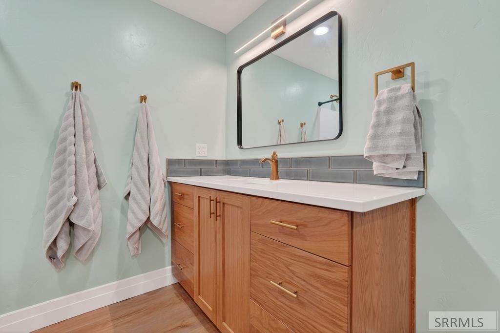 Image 57 of property listing at 956 E 1100 N, Shelley, ID 83274