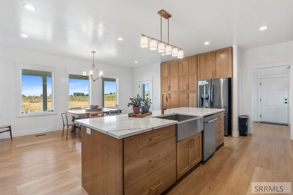 Image 7 of property listing at 956 E 1100 N, Shelley, ID 83274