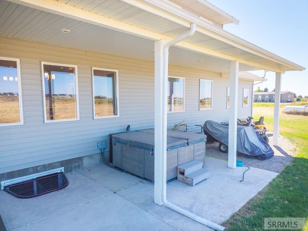 Image 81 of property listing at 956 E 1100 N, Shelley, ID 83274