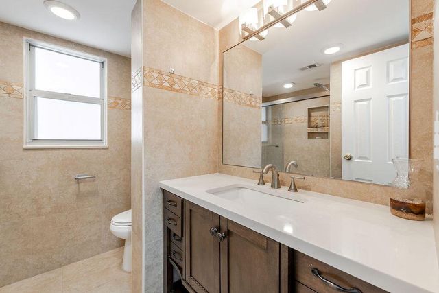 3661 Via Poinciana Road 206, Lake Worth, FL 33461