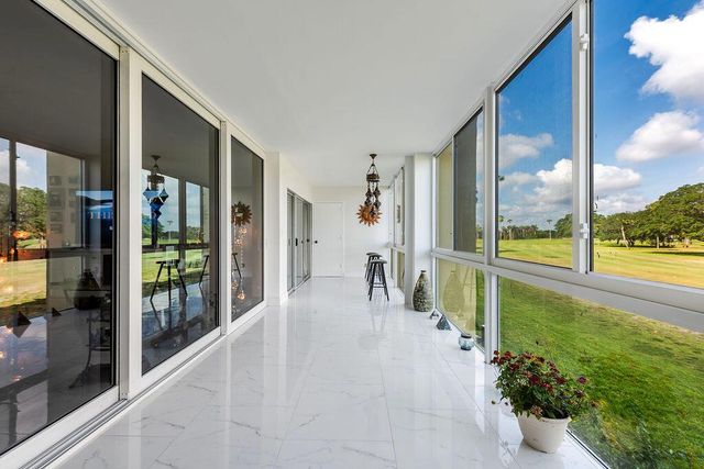 3661 Via Poinciana Road 206, Lake Worth, FL 33461
