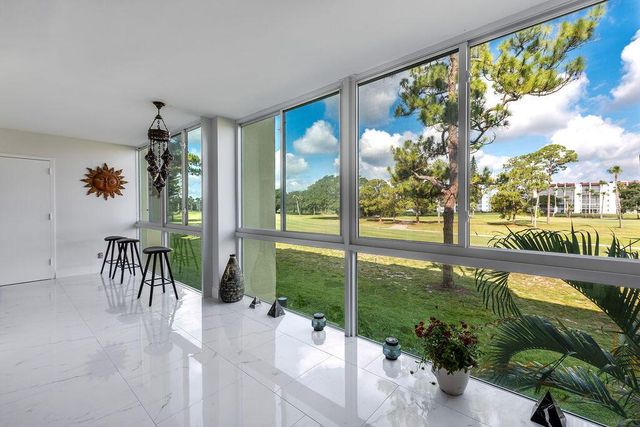 3661 Via Poinciana Road 206, Lake Worth, FL 33461