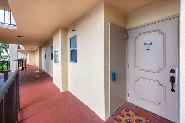 3661 Via Poinciana Road 206, Lake Worth, FL 33461