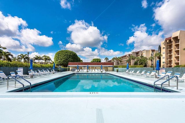 3661 Via Poinciana Road 206, Lake Worth, FL 33461