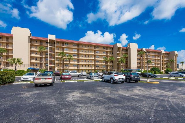 3661 Via Poinciana Road 206, Lake Worth, FL 33461
