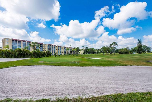 3661 Via Poinciana Road 206, Lake Worth, FL 33461