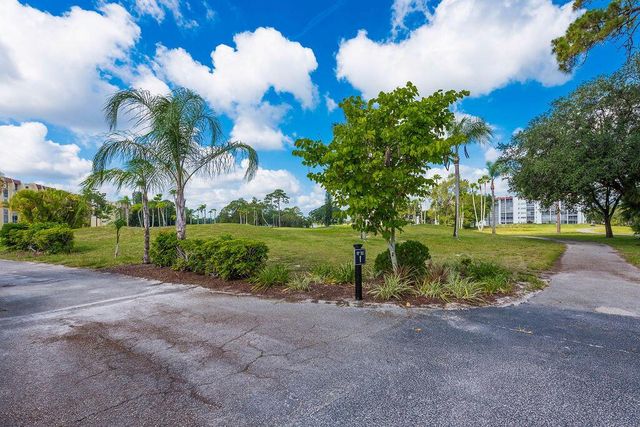 3661 Via Poinciana Road 206, Lake Worth, FL 33461