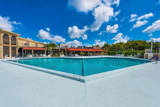 3661 Via Poinciana Road 206, Lake Worth, FL 33461