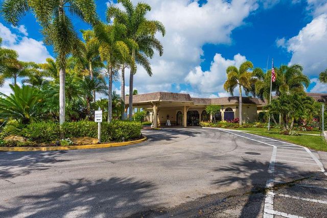 3661 Via Poinciana Road 206, Lake Worth, FL 33461