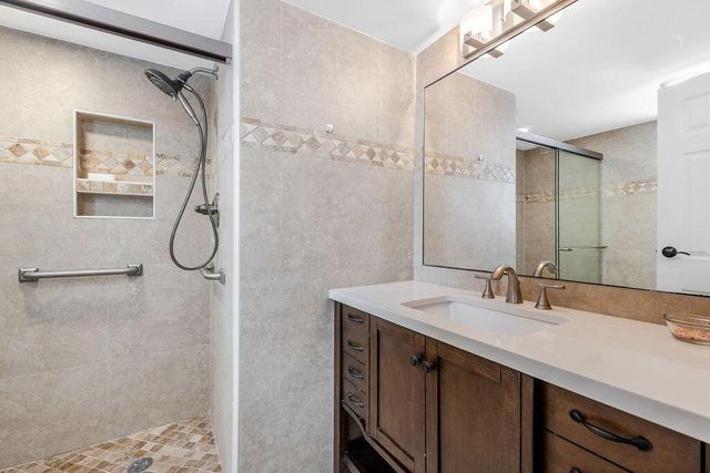 3661 Via Poinciana Road 206, Lake Worth, FL 33461