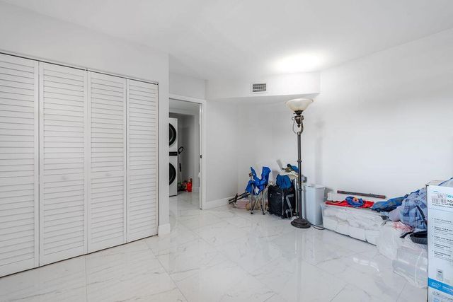 3661 Via Poinciana Road 206, Lake Worth, FL 33461